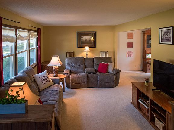 3rd image of 200 Burr Oak Dr