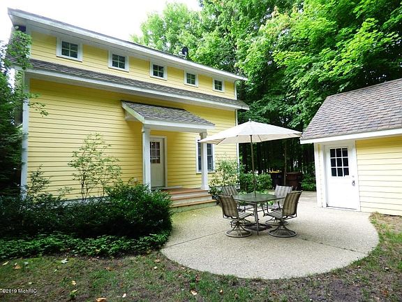 2nd image of 211 Brockway Ave