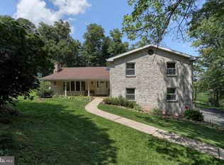 81 Valley Rd, Hummelstown, PA 17036