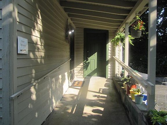 5th image of 119 Bay St APT 2