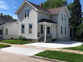 352 W 8th Ave #A, Oshkosh, WI 54902