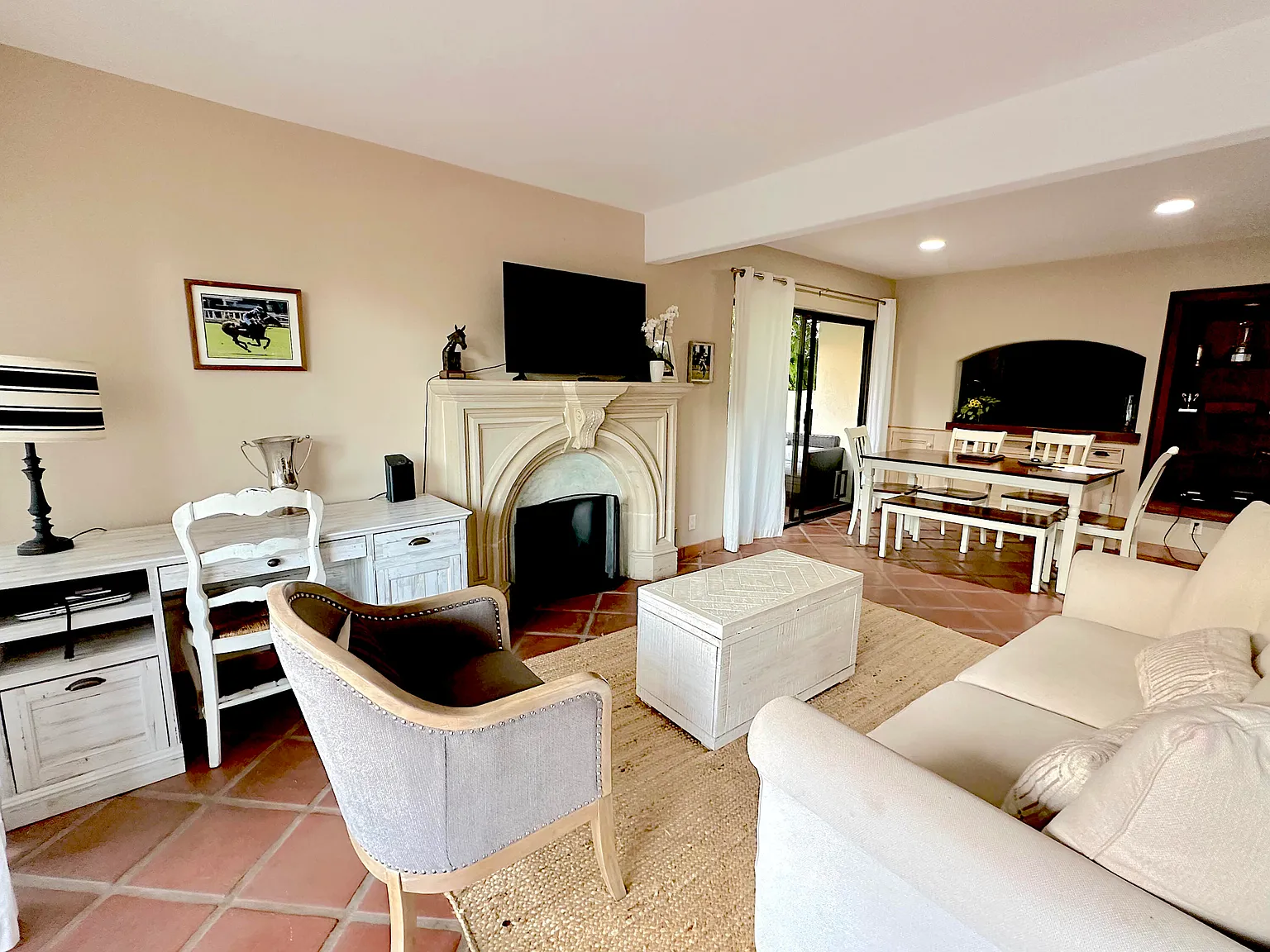 2 bed, 2.0 bath, 1020 sqft, $4,250 — Photo 2