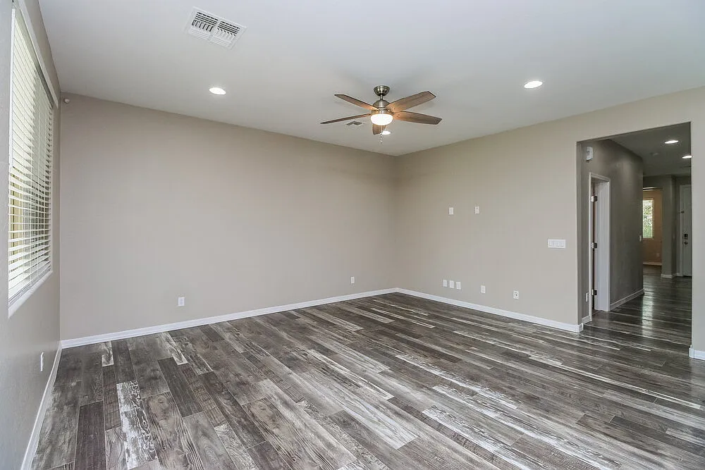 3 bed, 2.0 bath, 1571 sqft, $2,100 — Photo 4