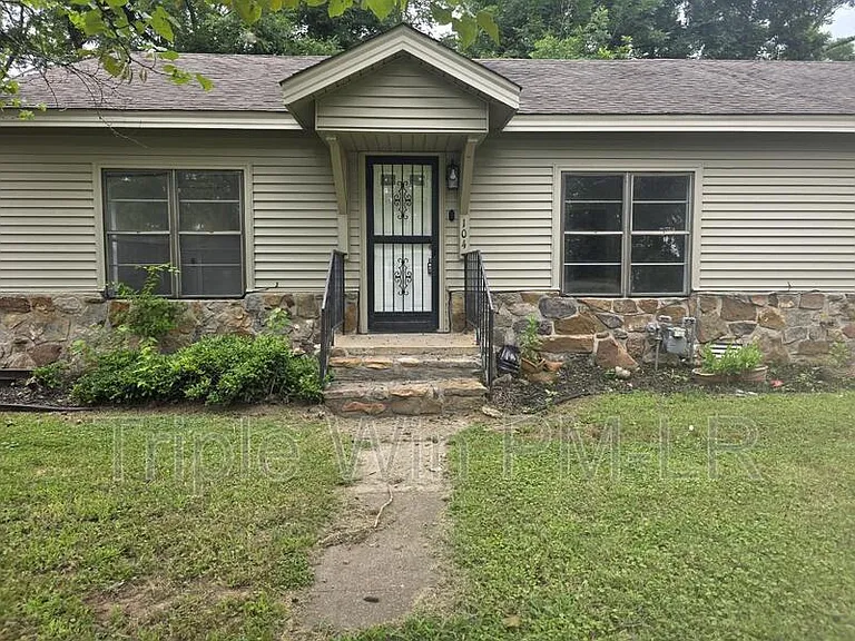 104 E Georgia St — Photo 1