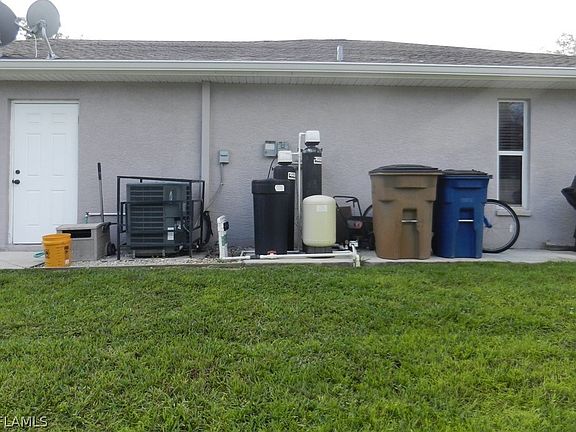 4th image of 1025 Iris St