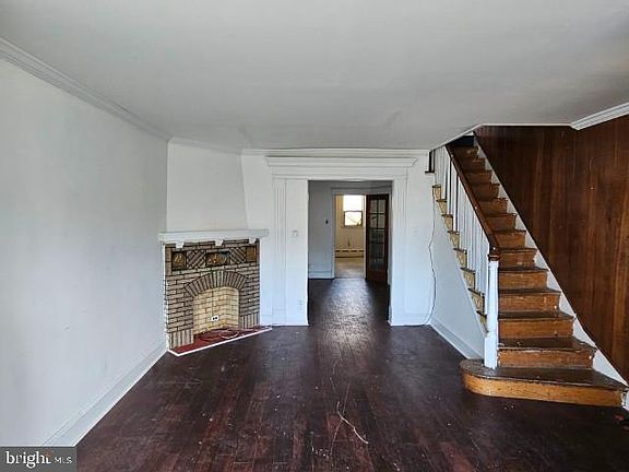 3rd image of 5931 Kemble Ave