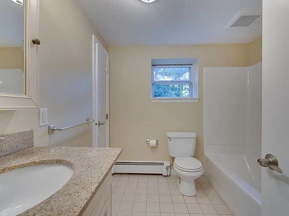 2nd image of 820 Middle St