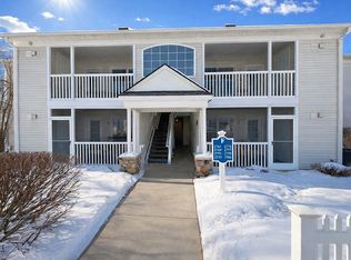 2775 S Knightsbridge Cir, Ann Arbor, MI 48105