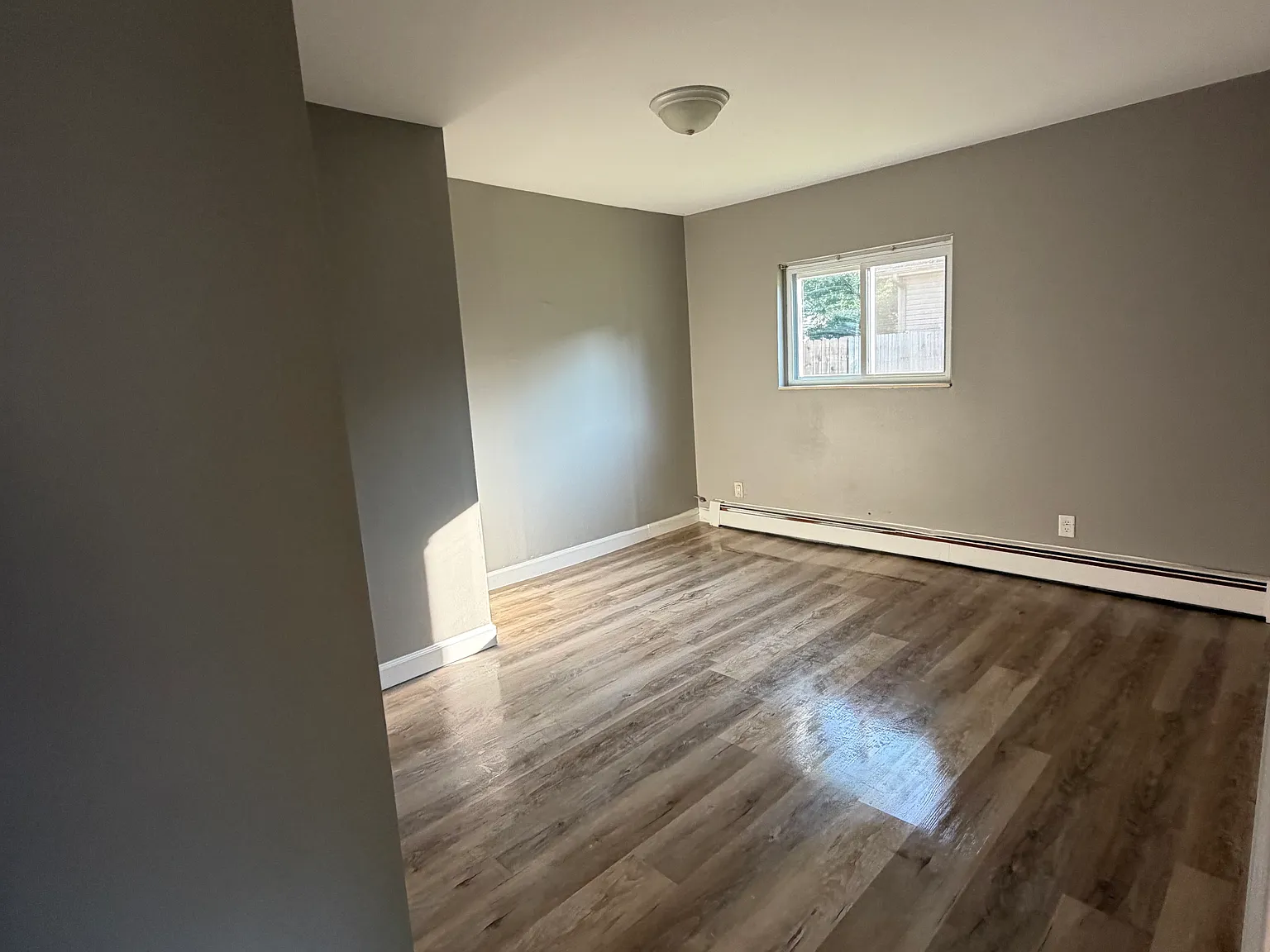 3 bed, 1400 sqft, $1,300 — Photo 4