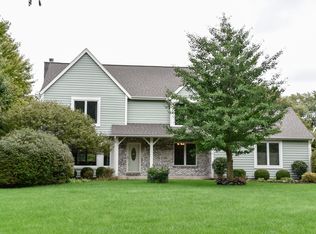 10946 N Sherwood Dr, Mequon, WI 53092