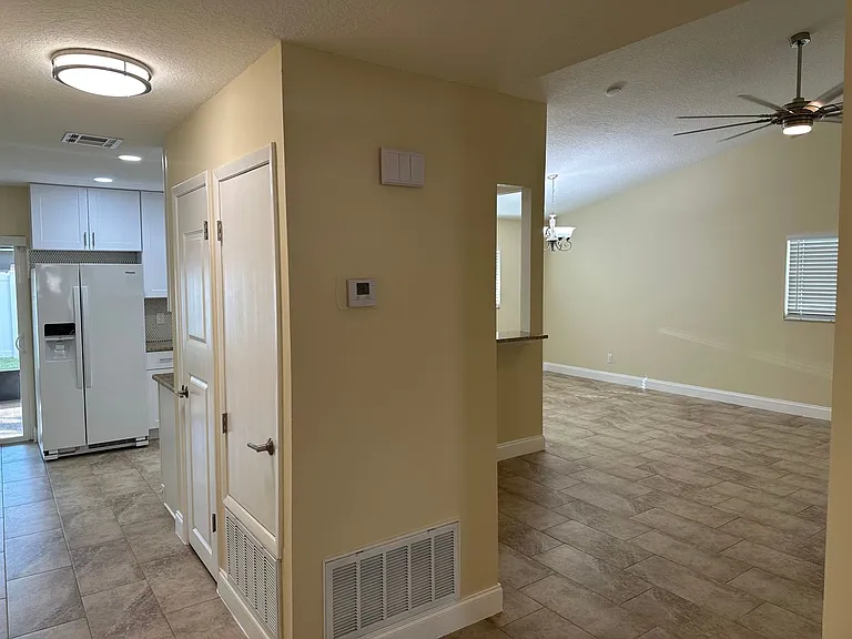 210 Foxwood Dr — Photo 8