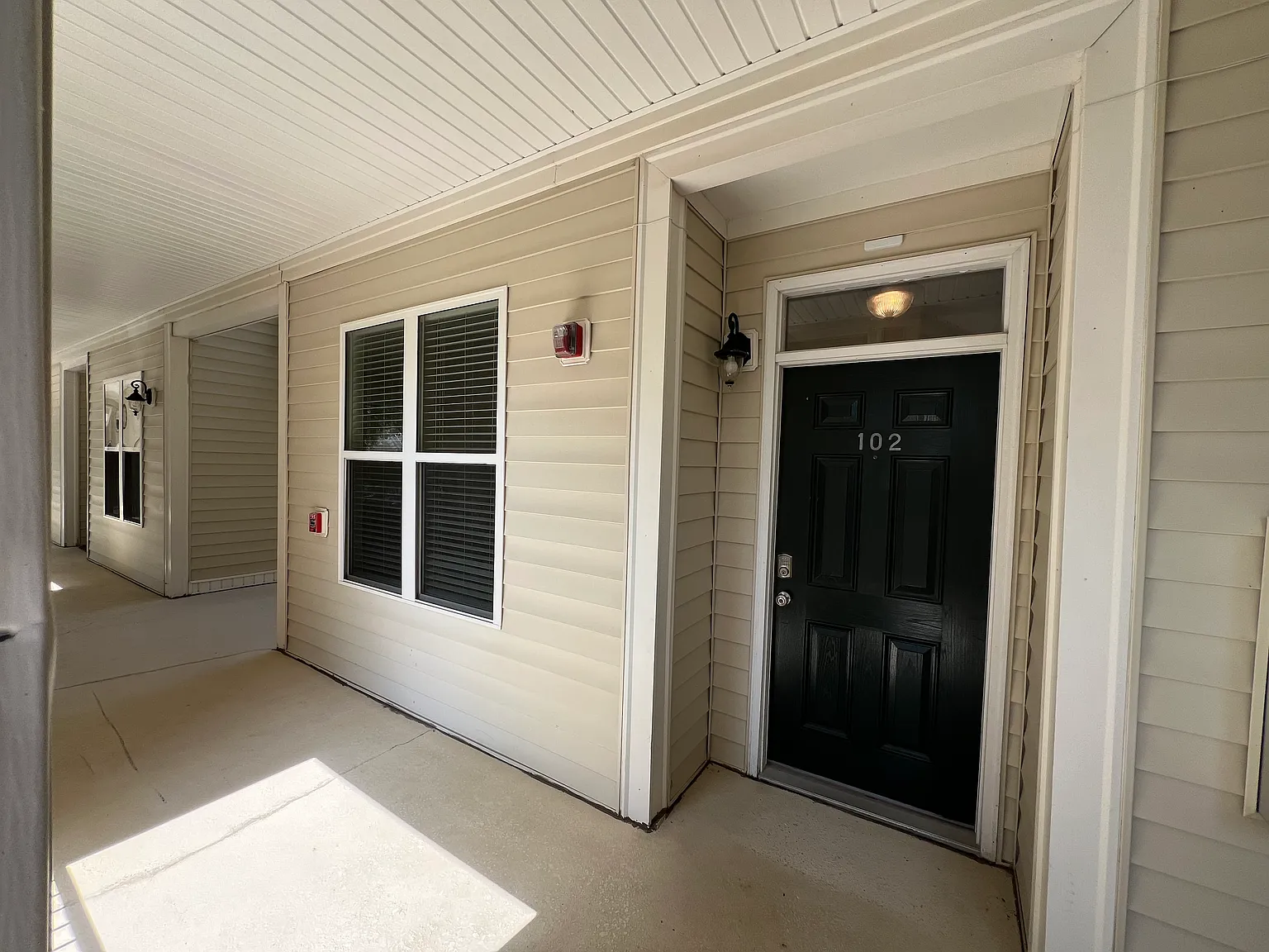 2 bed, 1323 sqft, $2,375 — Photo 2