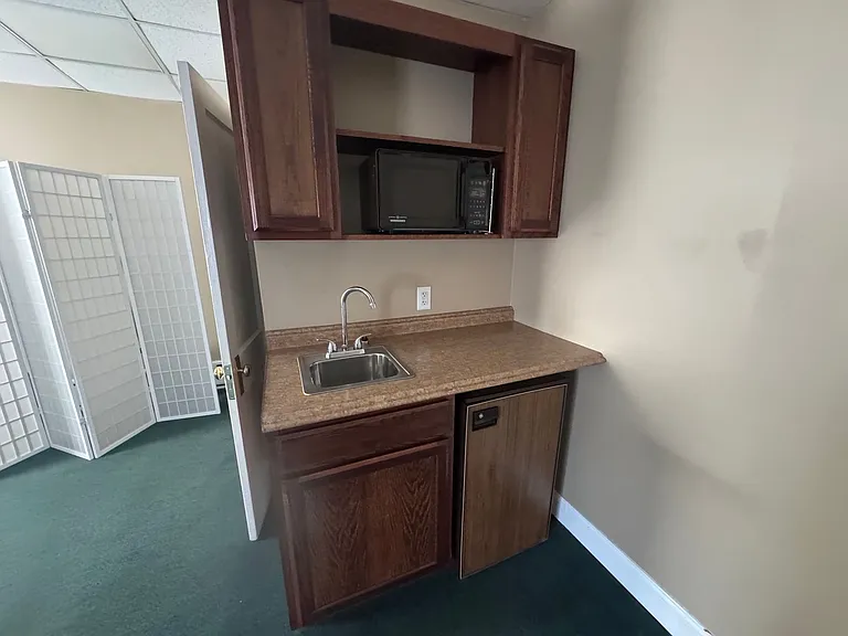 115 E Broad St — Photo 4