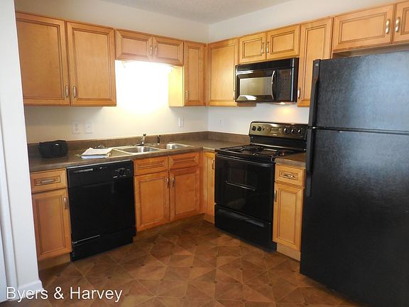 3rd image of 509 Patriot Park Ct Unit B