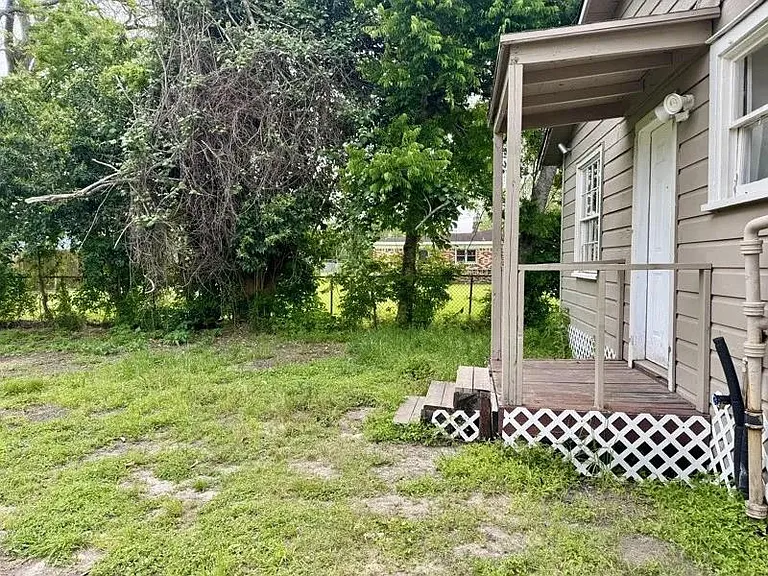 1501 Nashby St — Photo 3