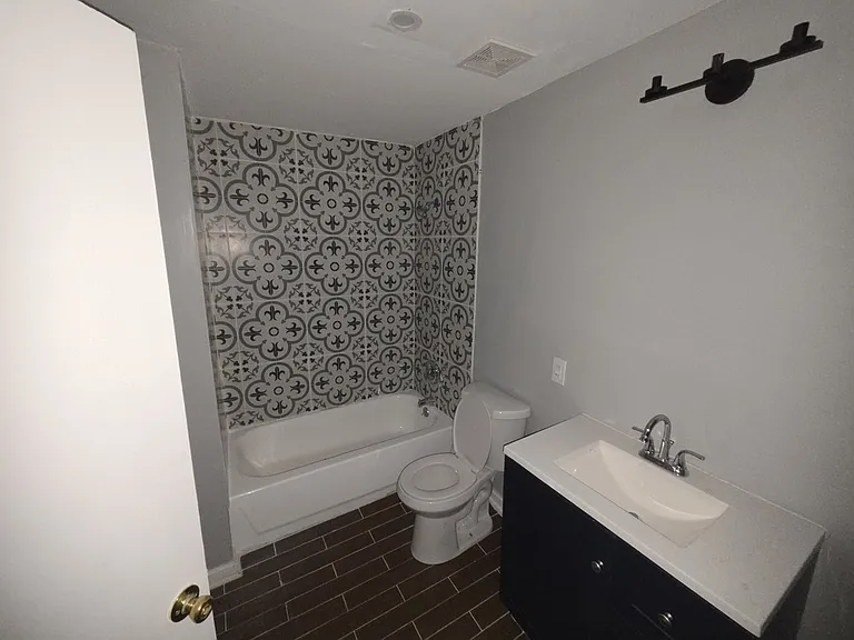102 W North Ave #A — Photo 7