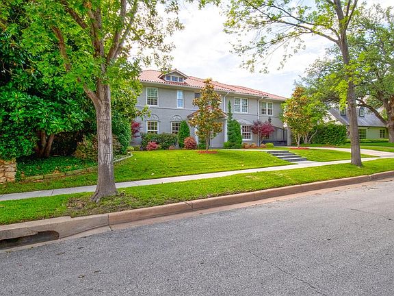 3rd image of 1520 Thomas Pl