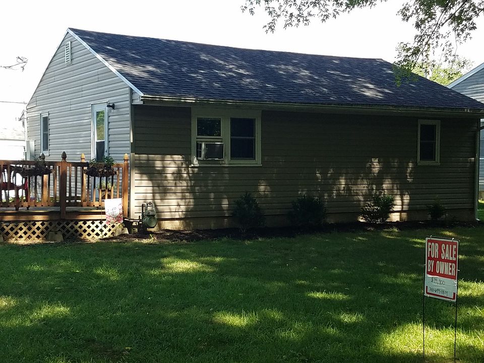1st image of 943 Lake Dr
