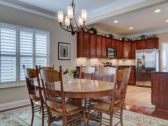 5th image of 8109 Villa Grande Ln