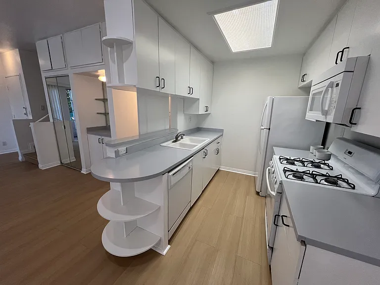 1431 S Shenandoah St #4 — Photo 16