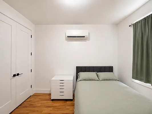 Bedroom, photo 1