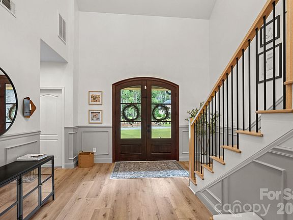 4th image of 140 Crooked Branch Way