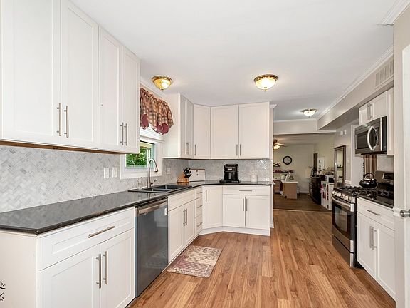 5th image of 312 Anita Dr