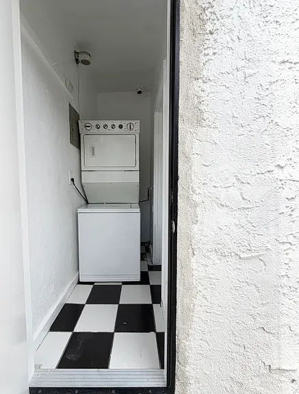 5916 1/2 Willoughby Ave — Photo 17