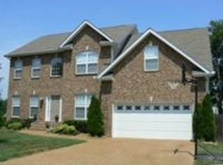 121 Fieldcrest Cir, Hendersonville, TN 37075