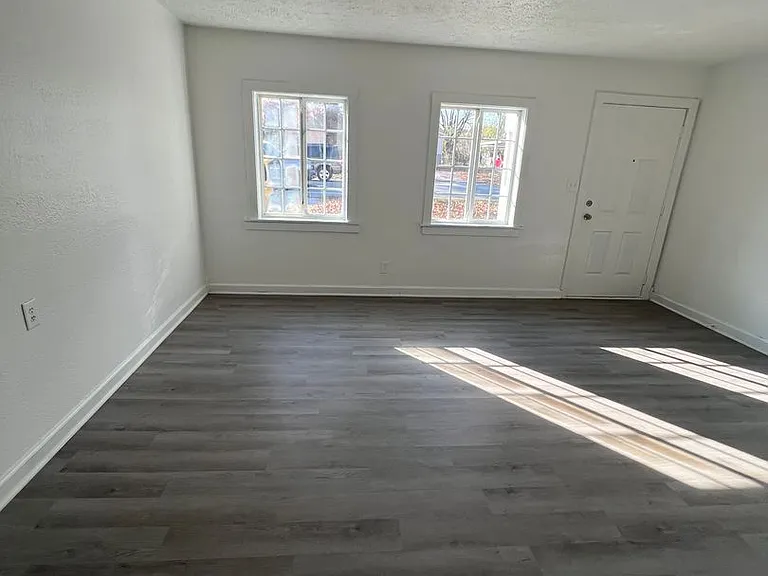 2541 E Bennett St — Photo 5
