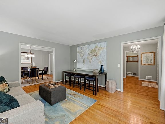 4th image of 1681 Huntington Dr