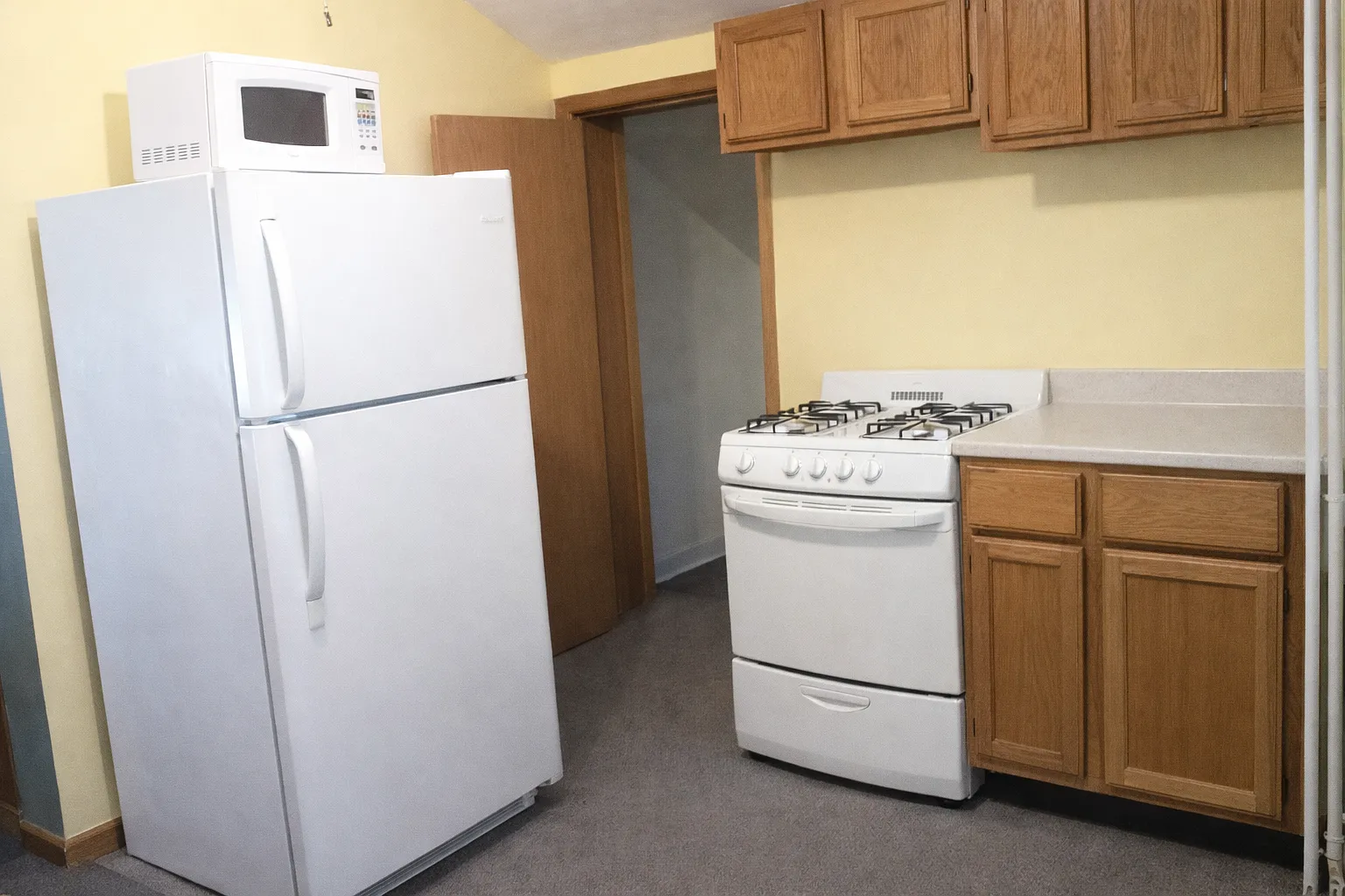 3 bed, $2,000 — Photo 2