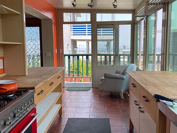 great useable kitchen with lots of storage