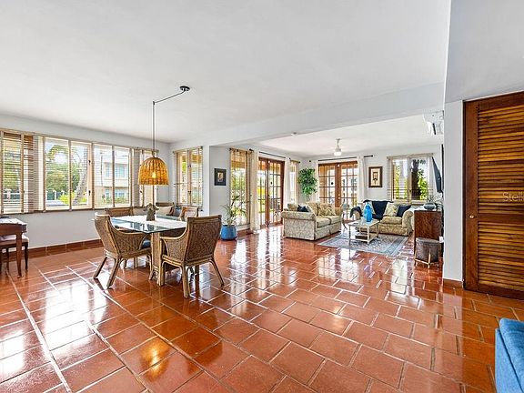 2nd image of E Lakeside Villas 1