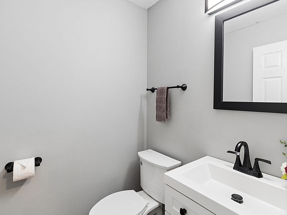 5th image of 721 Ambria Dr