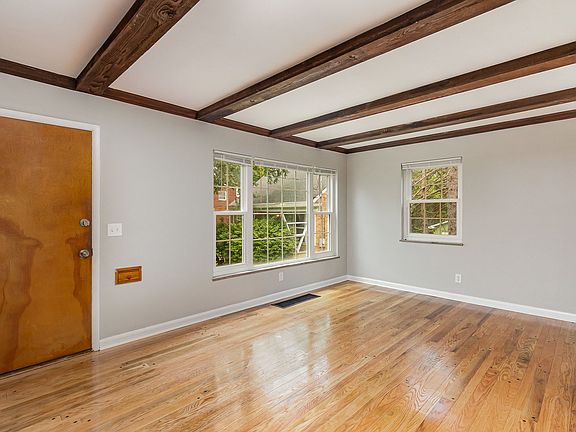 5th image of 3699 Edgebrook Dr