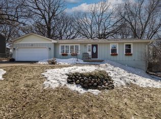 1717 Lamplight Dr, Woodbury, MN 55125