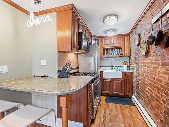 4th image of 313 W 82nd St APT 1A