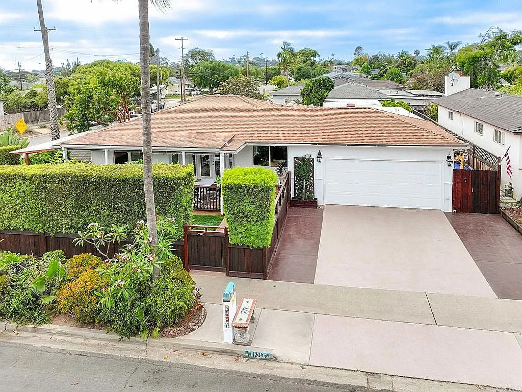 4 bed, 1985 sqft, $8,900 — Photo 1