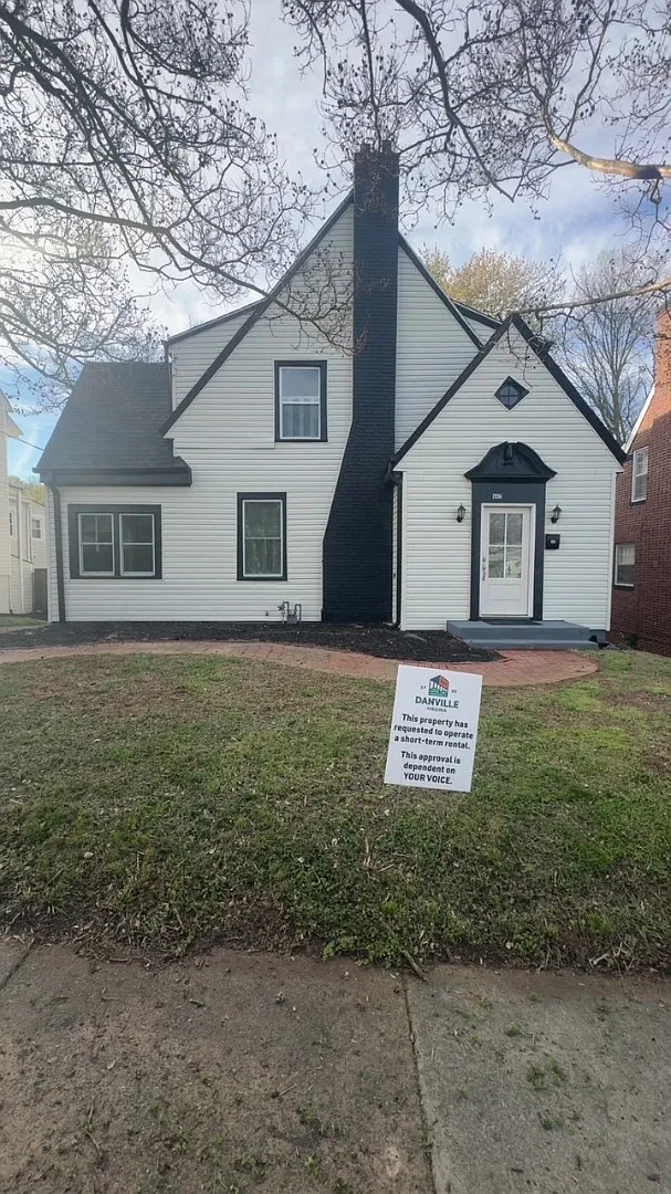 447 Avondale Dr — Photo 1