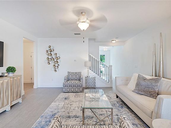 3rd image of 4430 sw 32nd avenue E 32nd Avenue 32nd Avenue #14
