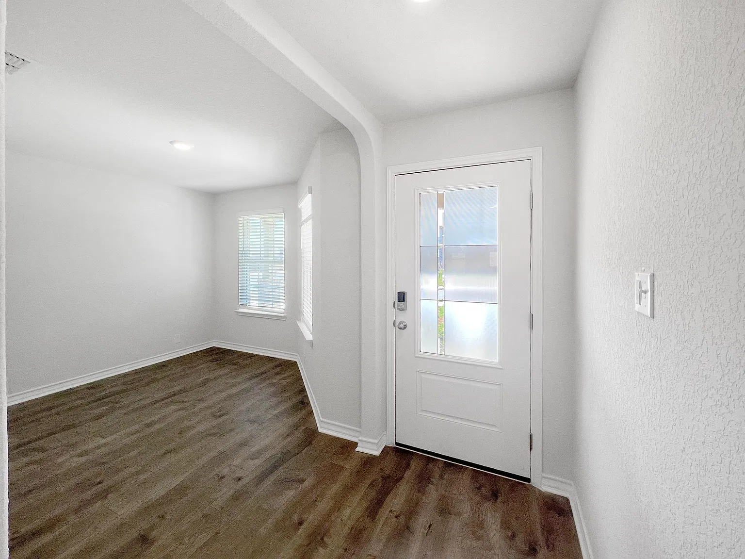 4 bed, 2.5 bath, 2323 sqft, $2,100 — Photo 4