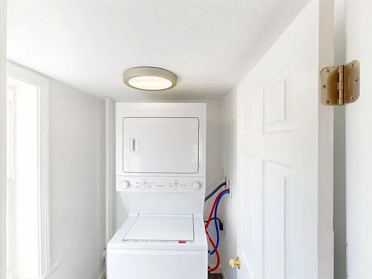 266 Webster St — Photo 12