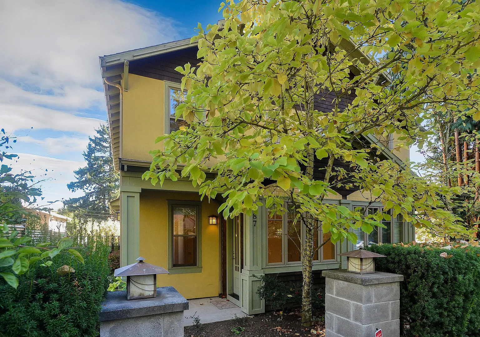 Charming Duplex in the Heart of Lake Oswego — Photo 2