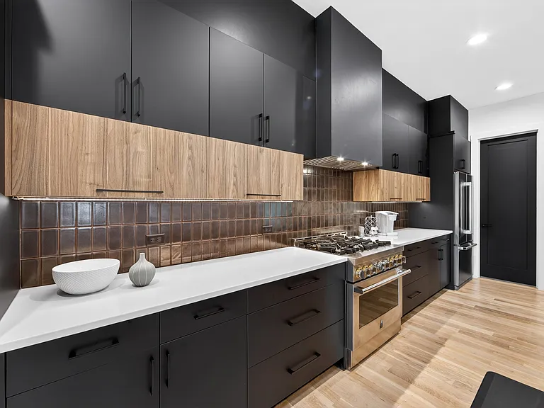 504 Shelton St — Photo 4