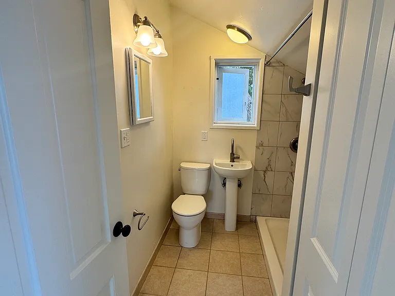 412 W Sola St #B — Photo 13