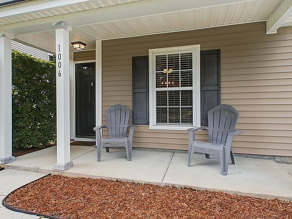 4th image of 1006 Deerberry Rd