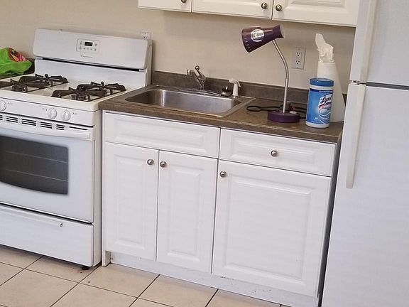 2nd image of 184 Sneden Ave