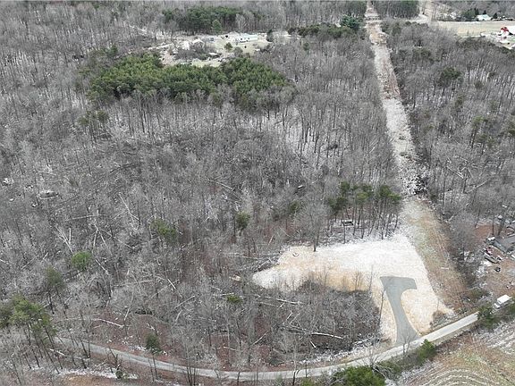 3rd image of 352 Holbrook Rd