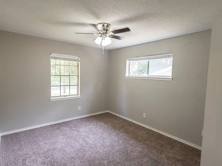 1825 Courtney Dr — Photo 13